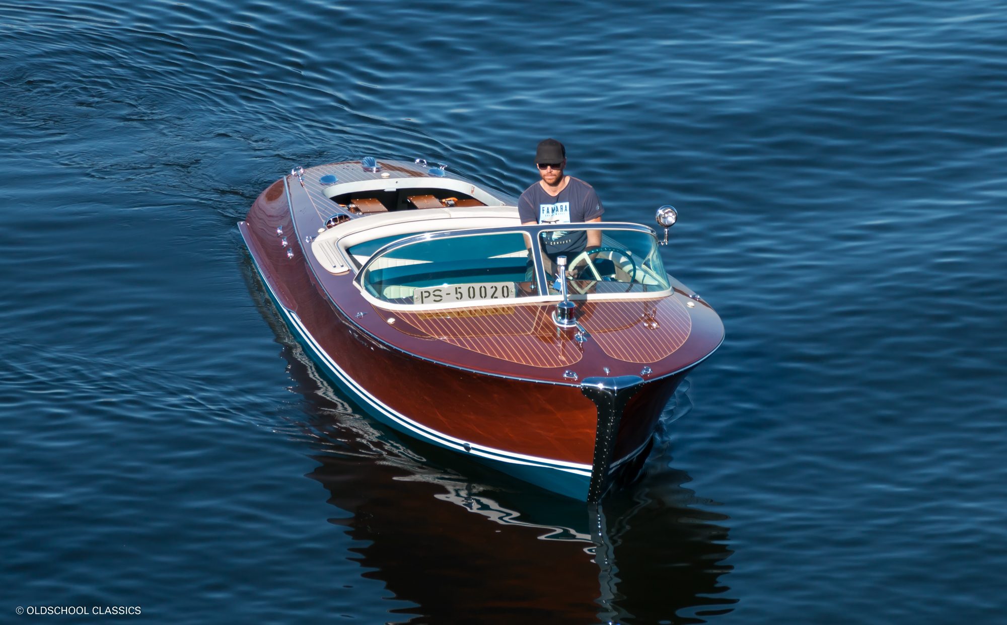 Elektroboot Riva Ariston Electric Oldtimer Holzboot aus Mahagoni