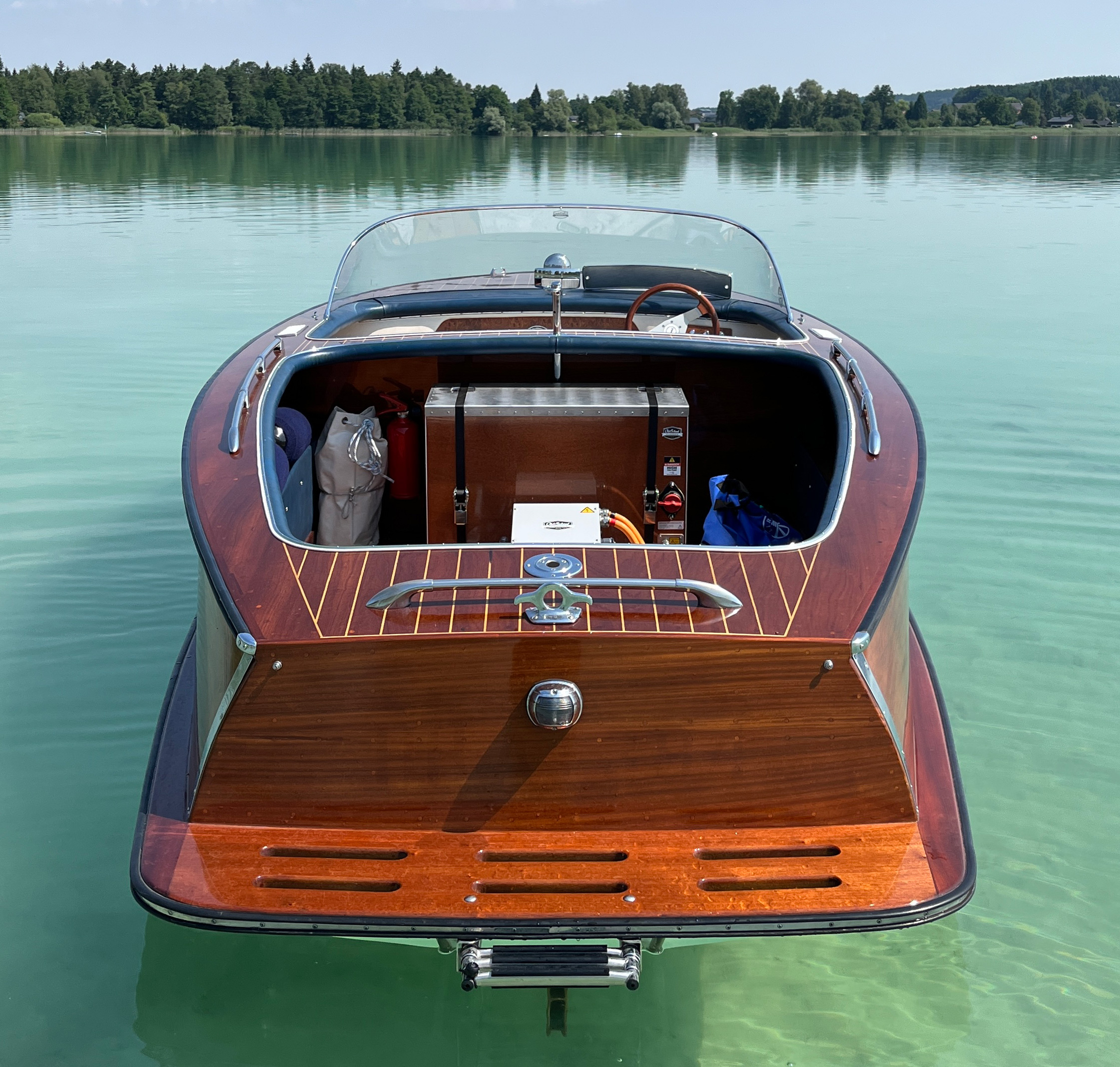 Boesch 510 Sport Deluxe Oldtimer Elektroboot aus Mahagoni